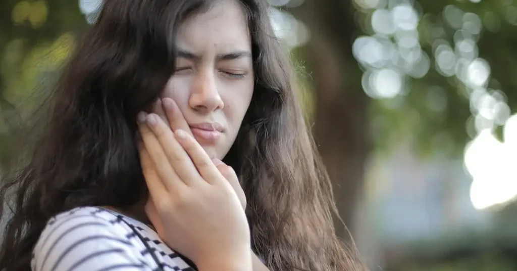 Penyebab Gusi bengkak dan masalah yang timbul setelah nya