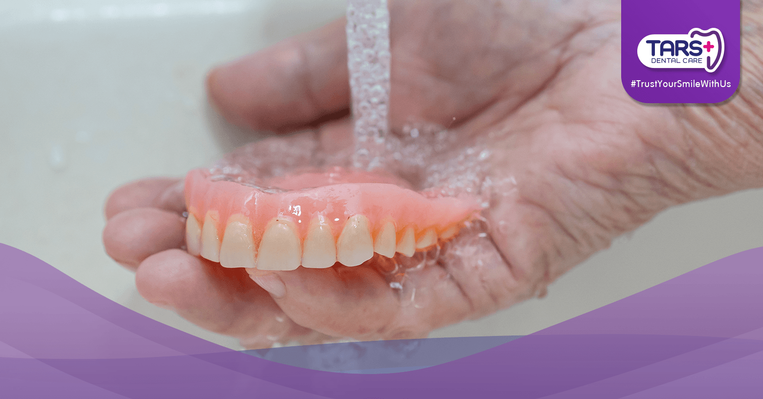 Gigi tiruan yang terlihat natural dan nyaman digunakan